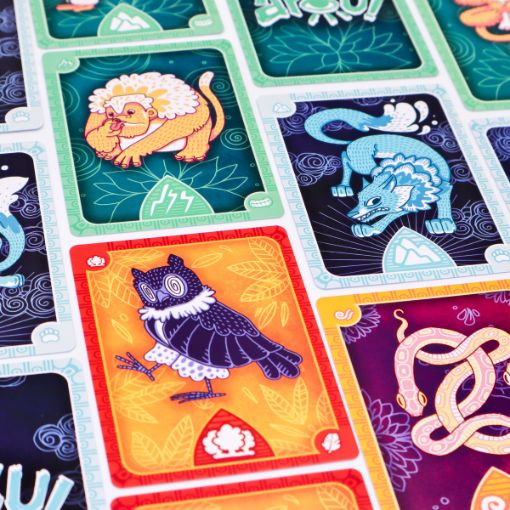APOU SHINY – un jeu de Gilles Beaumé illustré par Lucile Mathieu - un jeu de cartes familial plein de malice et de stratégie - Editeur : NO ONE GAMES